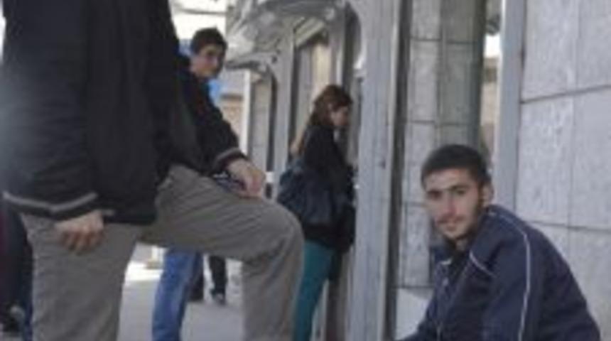 Vali&rsquo;nin ayakkabılarını da boyamak istiyorum!