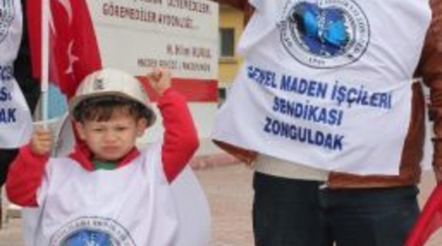 Maden İş&ccedil;isi, Oğlunun S&ouml;zlerine Şapka &Ccedil;ıkarttı