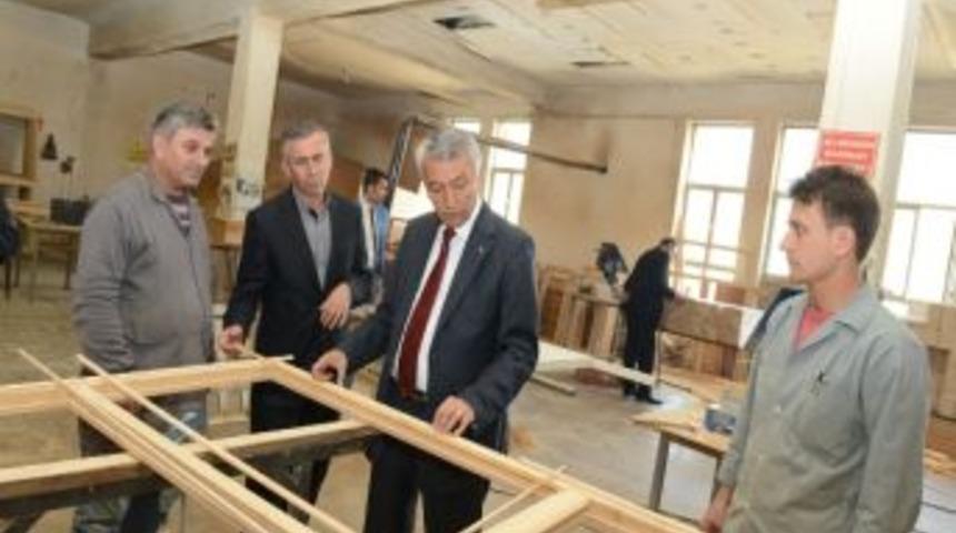 Isparta Etnoğrafya M&uuml;zenin Kapı Ve Pencereleri Ahşap Oyması Olacak