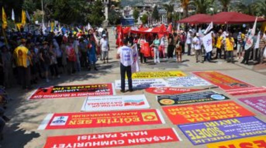 Alanya'da Olaysız 1 Mayıs Kutlaması