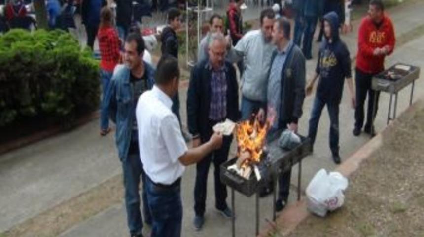 T&uuml;rk Metal Sendikası Kdz. Ereğli Şubesinden 1 Mayıs Pikniği, -erdemir İş&ccedil;ileri Ve Aileleri 1 Mayıs Pikniğinden Buluştu