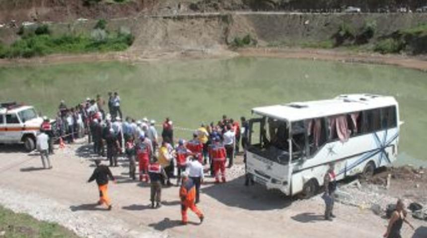 Kazadan Sağ Kurtulan Anneler, &Ccedil;ocuklarını Bulmak I&ccedil;in Girdiği G&ouml;lden &Ccedil;ıkamadı