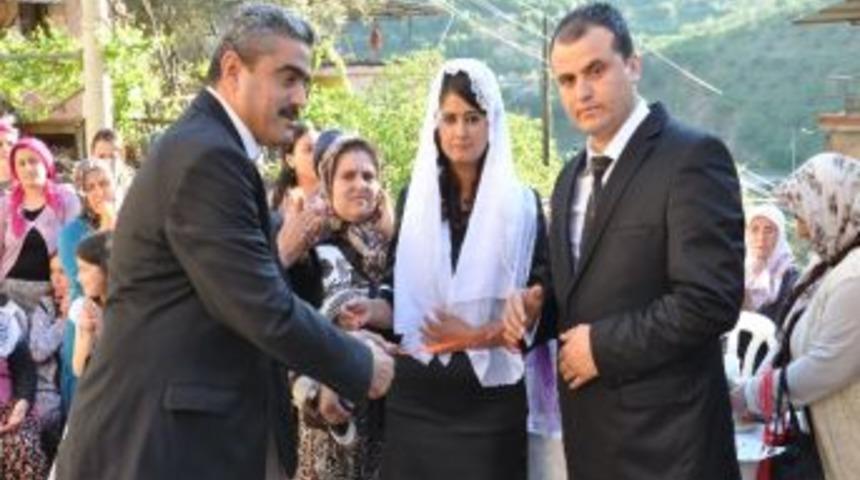 Başkan Alıcık, Nişan Y&uuml;z&uuml;klerini Taktı