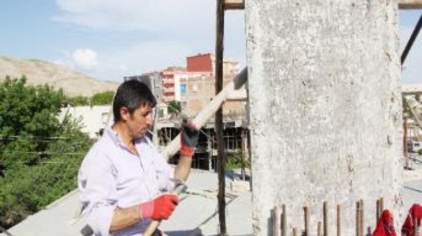 Silvan&rsquo;da İş&ccedil;iler 1 Mayıs&rsquo;ı &Ccedil;alışarak Ge&ccedil;irdi