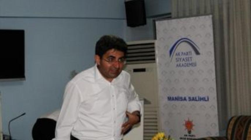 Salihli&rsquo;de Siyaset Akademisi Devam Ediyor