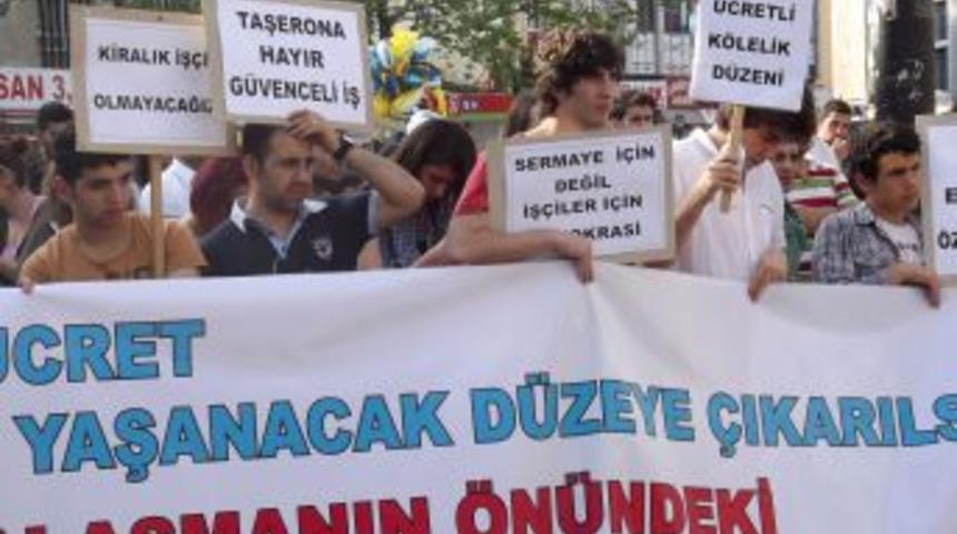 &Ccedil;orlu'da 1 Mayıs'ta Iş&ccedil;iler Konuştu