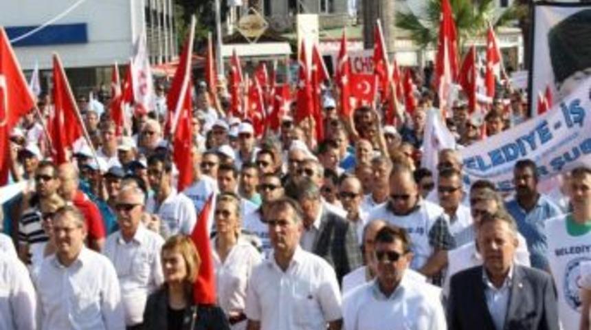 Ayvalık&rsquo;ta 1 Mayıs Kalabalığı Meydana Sığmadı