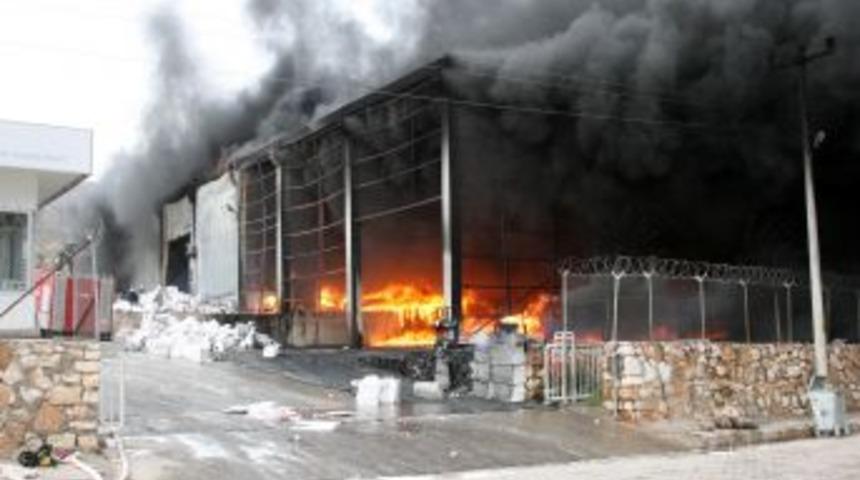 Strafor Fabrikasındaki Yangın, B&uuml;y&uuml;k Maddi Hasara Neden Oldu