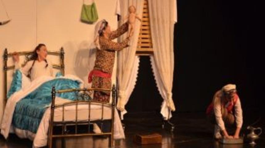 Müjdat Gezen'in 1881 Oyunu Büyük Beğeni Topladı