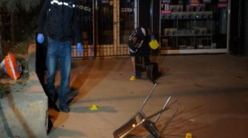 Kartal'da bı&ccedil;aklı kavga: 1 &ouml;l&uuml;, 8 yaralı