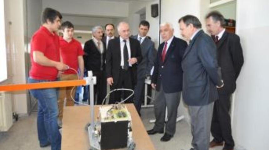 Uluslararası 7.robot yarışmasına katılacaklar