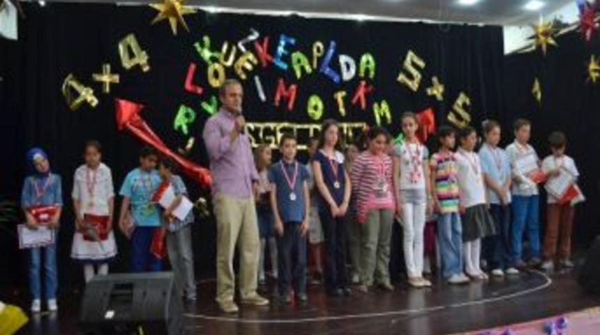 Şampiyonlar &Ouml;d&uuml;llerini Aldı