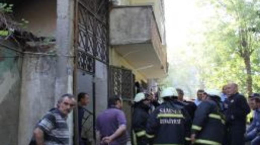 2 Yaşındaki &Ccedil;ocuk, &Ccedil;akmakla Yangın &Ccedil;ıkarttı