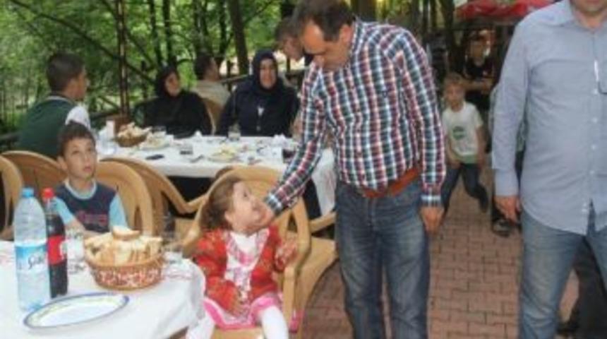 Akyazı Belediyesi 1 Mayıs&rsquo;ı Bayram Havasında Kutladı