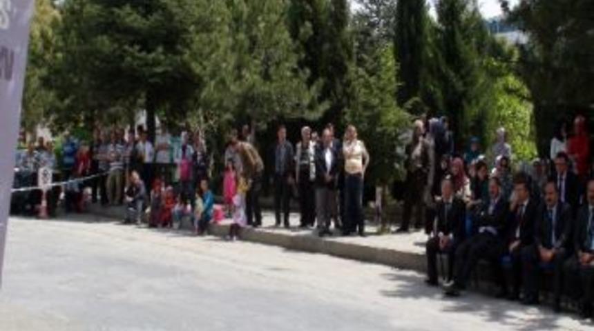 Belgeler Duvara Asılmasın, Para D&ouml;ns&uuml;n