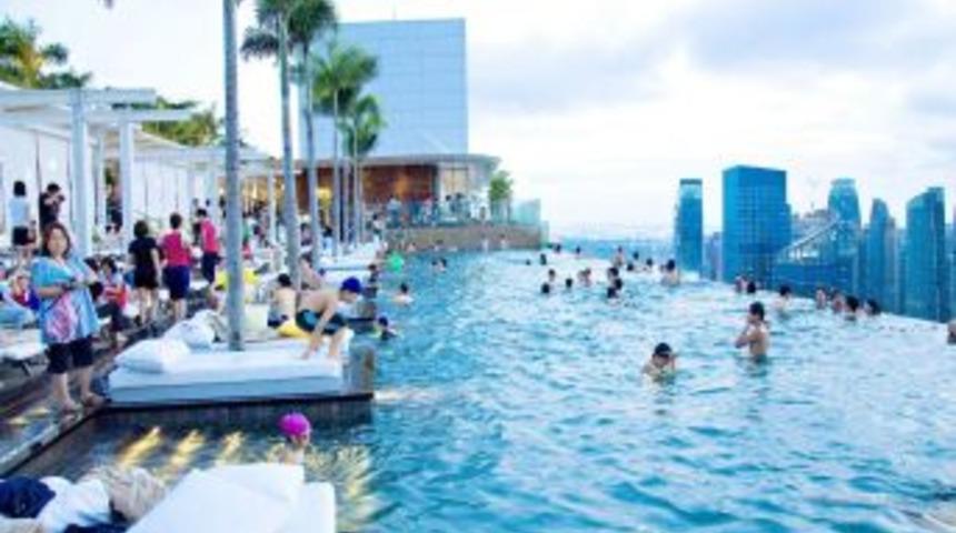 Bu Havuzda Y&uuml;zmek Para Ve Cesaret Istiyor