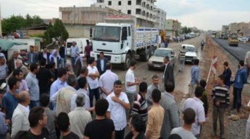 Viranşehir'de Kavşak Isteyen Vatandaşlar Yolu Kapattı