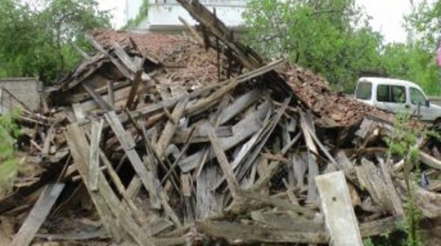 Ak&ccedil;akoca&rsquo;da Tarihi Ev &Ccedil;&ouml;kt&uuml;