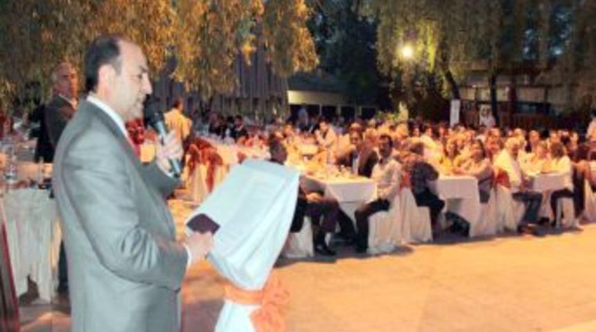 Başkan Adayı &Ouml;zt&uuml;rk, ATO &Uuml;yelerine Yemek Verdi