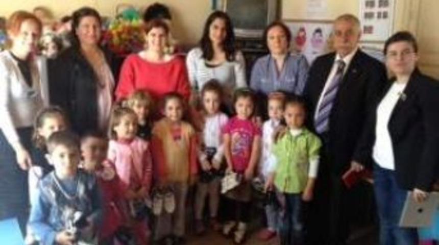 &Uuml;lkem Koleji&rsquo;nden Osmancalı İlkolu&rsquo;na Ayakkabı Yardımı