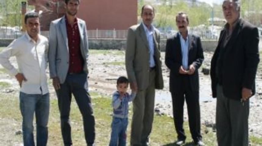 Mahalle Sakinlerinden Bataklık Tepkisi