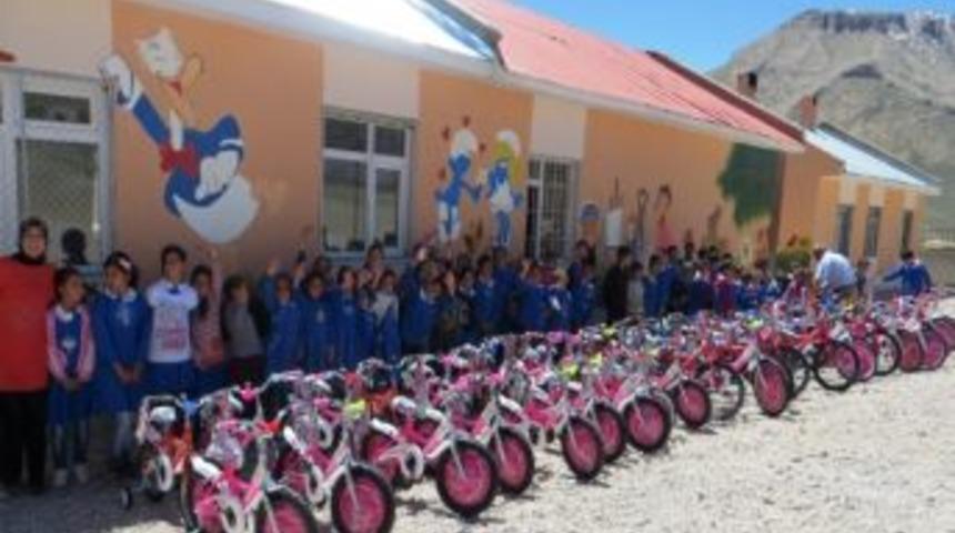 Ankara&rsquo;dan G&uuml;rpınarlı &Ccedil;ocuklara Bisiklet