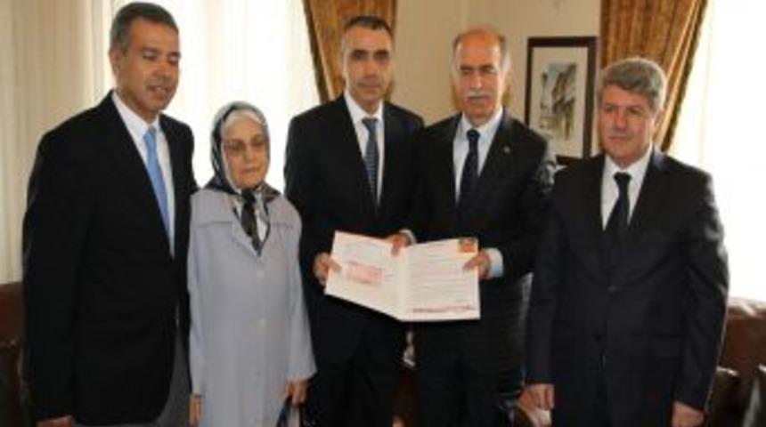 &Ouml;ztimurlar Ailesi &Ouml;nce Okulu Yaptı Şimdi At&ouml;lyesini Yapacak