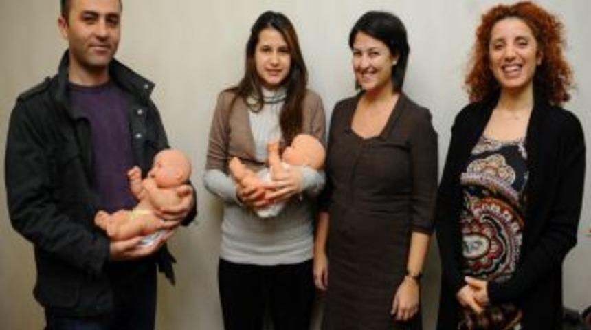 Anne Ve Baba Adaylarına &Uuml;cretsiz Doğuma Hazırlık Kursu