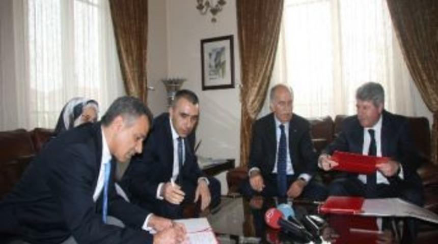 Hayırsever Aileden Yaptırdıkları Okula At&ouml;lye