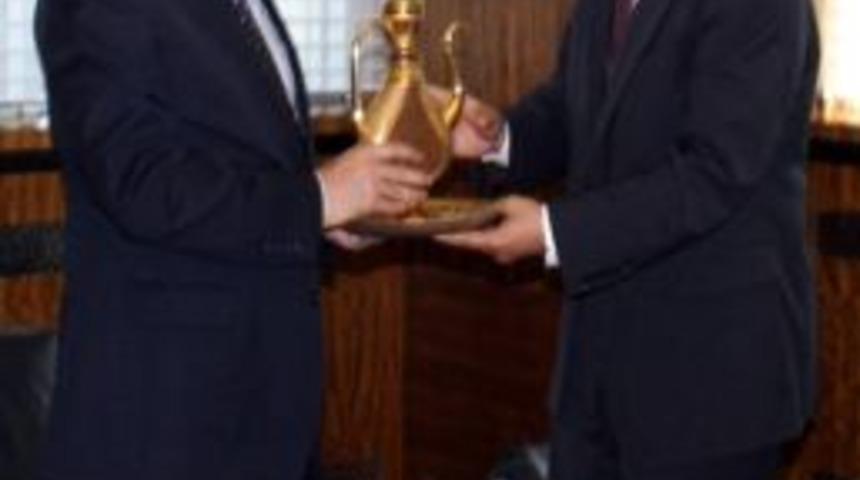 Ulaştırma Denizcilik Ve Haberleşme Bakanı Binali Yıldırım, B&uuml;y&uuml;kşehir Belediye Başkanı Mehmet &Ouml;zhaseki'yi Ziyaret Etti