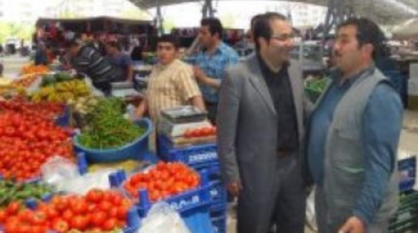 Rıfkı Karabatak pazarcı esnafını ziyaret etti