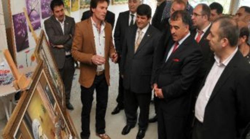 Kahvehane İşletiyordu, &Uuml;&ccedil;&uuml;nc&uuml; Kişisel Resim Sergisini A&ccedil;tı