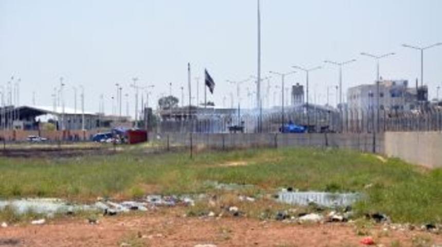 Ak&ccedil;akale Sınır Kapısı'nda Olaylar: 4 Yaralı