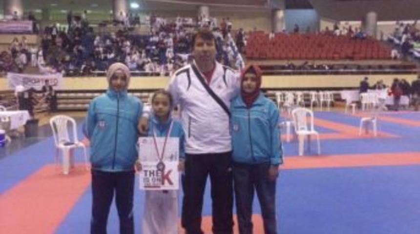 Şahinbey Belediyesi Karate Bayan Takımı 3&rsquo;nc&uuml; Oldu