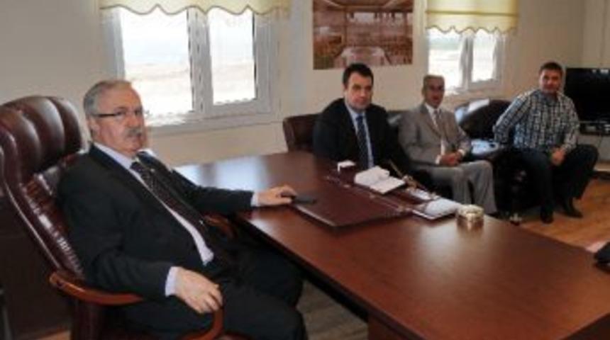 Ak Partili Hakkı K&ouml;yl&uuml;, Kastamonu Havaalanı'nı Ziyaret Etti