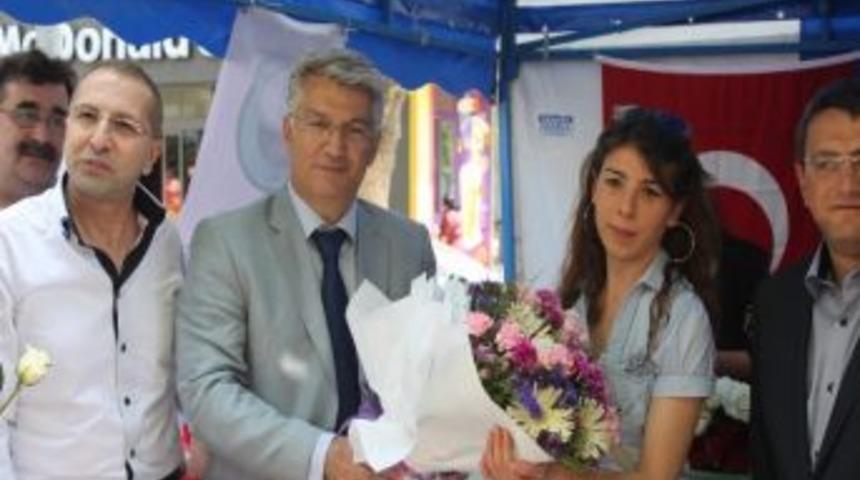 D&uuml;nya &Ccedil;i&ccedil;ek&ccedil;iler G&uuml;n&uuml; Kocaeli'de Kutlandı