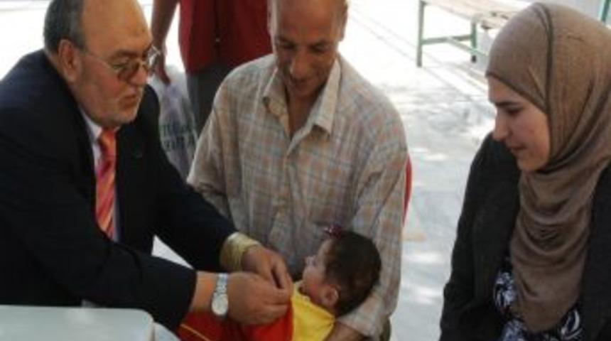 M&uuml;ft&uuml; &Ccedil;ortul, S&uuml;nnet Olan Suriyeli Bebeğe Kirvelik Yaptı