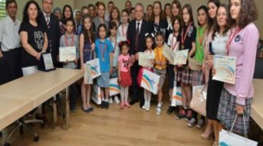 Dereceye Girenlere &Ouml;d&uuml;lleri Verildi