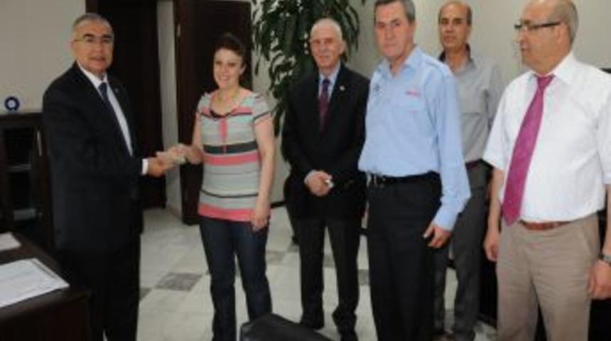 Bulduğu 5 Bin Liralık Altını Sahibine Teslim Etti