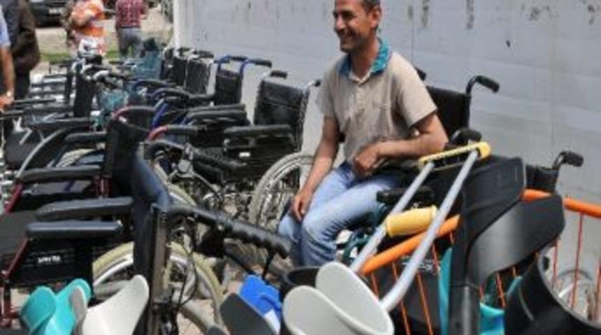 Almanya&rsquo;dan G&uuml;m&uuml;şhane&rsquo;ye Bir Tır Dolusu Engelli Aracı