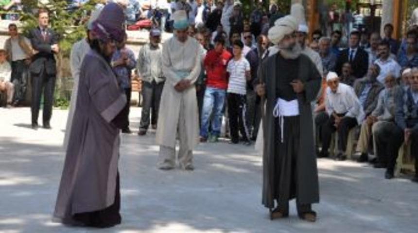 Hz. Mevlana Karaman'dan Temsili Olarak Konya'ya Uğurlandı