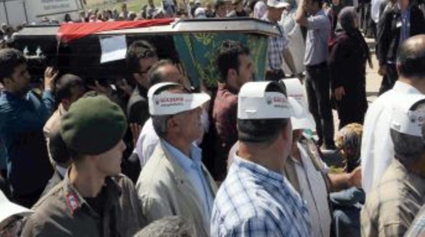 Kazada &Ouml;len &Ouml;ğretmenlerin Yakınları G&ouml;zyaşlarına Boğuldu