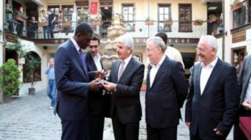 Nijer Bakanı Tchiana'nın Odunpazarı Turu