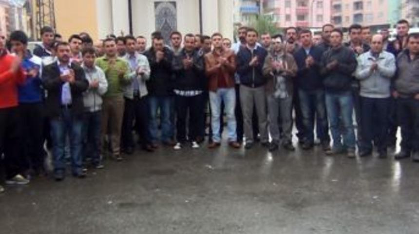 &Ouml;ğretmenler, Meslektaşlarının Darp Edilmesine Tepki G&ouml;sterdi