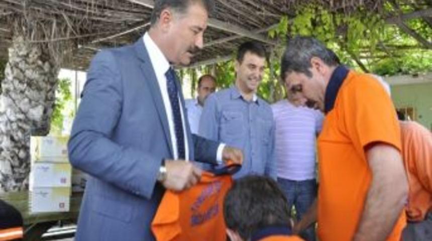 Tuna, Temizlik İş&ccedil;ilerine Yazlık Kıyafet Dağıttı