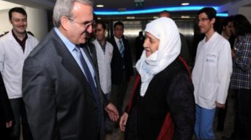 Vali Karaloğlu&rsquo;ndan &Ouml;zel İstanbul Hastanesi&rsquo;ne Ziyaret