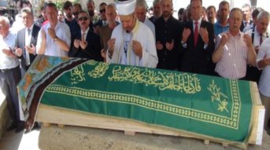 Candan Er&ccedil;etin'in Acı G&uuml;n&uuml;