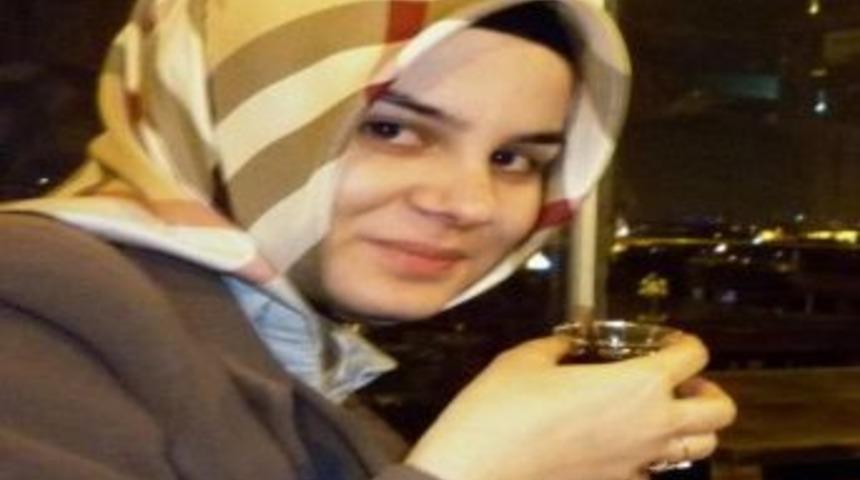 Yakan Top Oynarken &Ouml;len &Uuml;niversiteli Kızdan Geriye Sosyal Paylaşım Sitesindeki Neşeli Fotoğraflar Kaldı