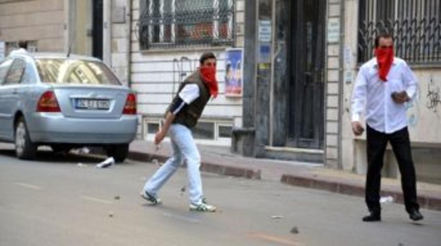 1 Mayıs&rsquo;ta Yaşanan Olaylar Polis Kamerasında