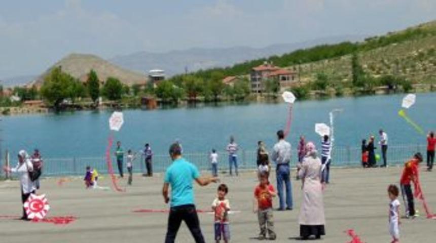 &Ccedil;EK&Uuml;DER &Uuml;yeleri Bahar Şenliğinde Stres Attı